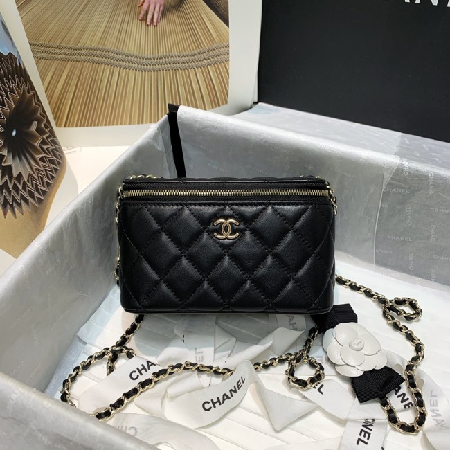  Handbag  Chanel 81158 size  16 9.5 8 cm