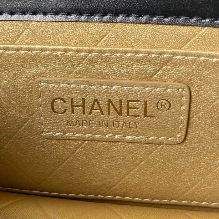 Handbag  Chanel AS2714 size  12×20×6 cm