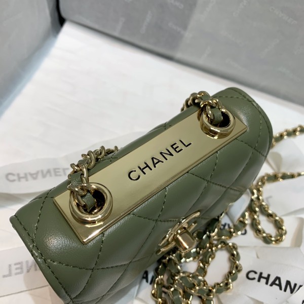 Handbag  Chanel 82768 size  12.5 2.5 9 cm