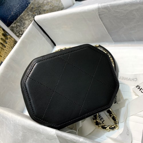 Handbag  Chanel AS2360 size 16.5 15.5 11.5 cm