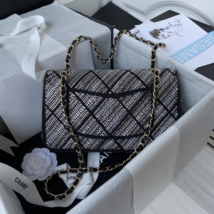  Handbag  Chanel  size  25 cm