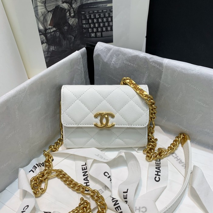  Handbag  Chanel 81156  size  12 9 2.5 cm