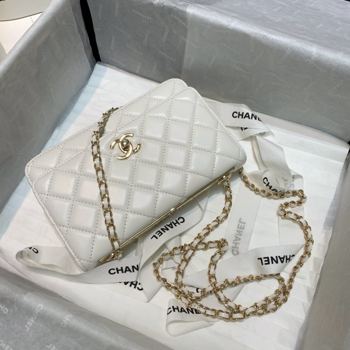  Handbag  Chanel 88633  size  19 cm