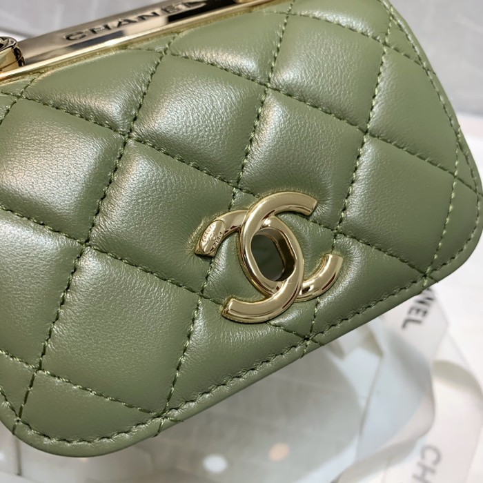  Handbag   Chanel 82769  size 11 11 5 cm