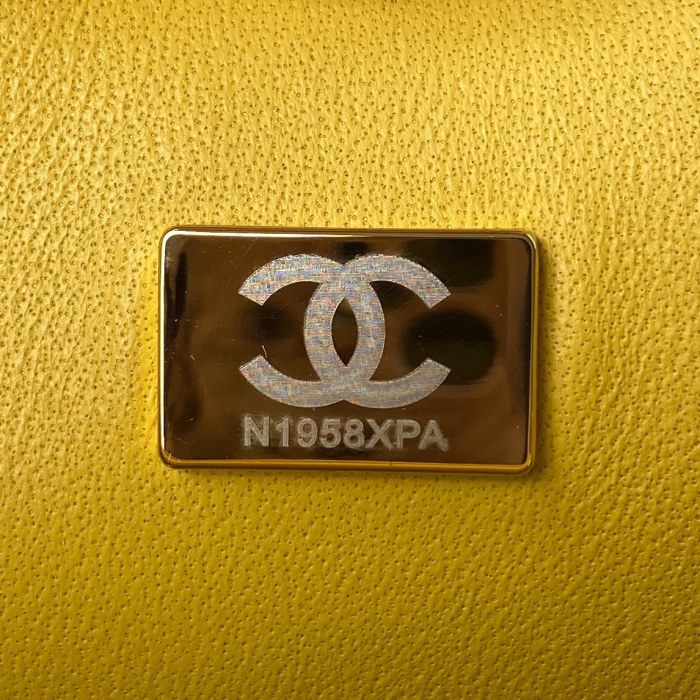  Handbag  Chanel  size  17 cm