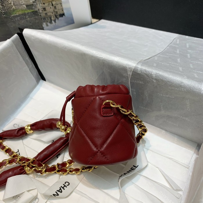  Handbag  Chanel  82330  size  10 9 9 cm