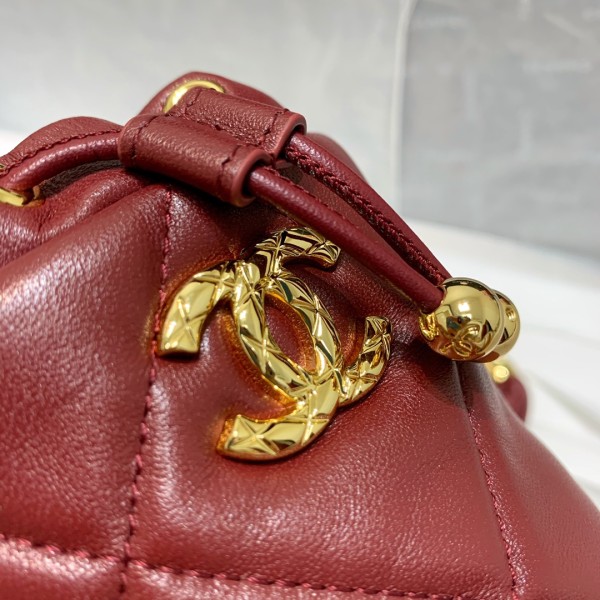  Handbag  Chanel  82330  size  10 9 9 cm