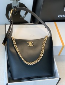  Handbag Chanel  size 23/24/12  Cm