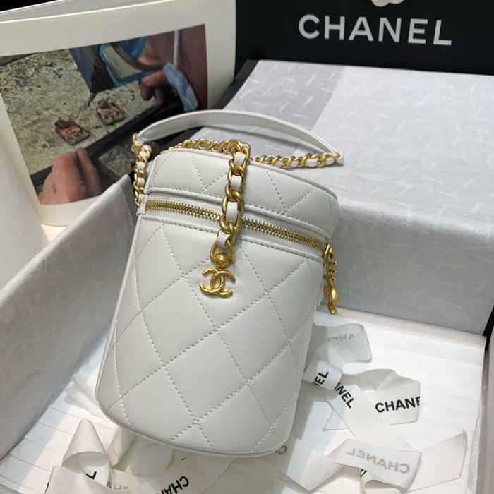  Handbag  Chanel  AS2735  size 17 12 12 cm
