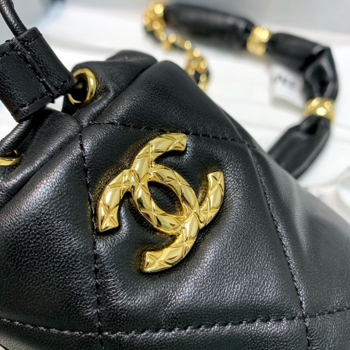  Handbag  Chanel  82330 size  10 9 9 cm
