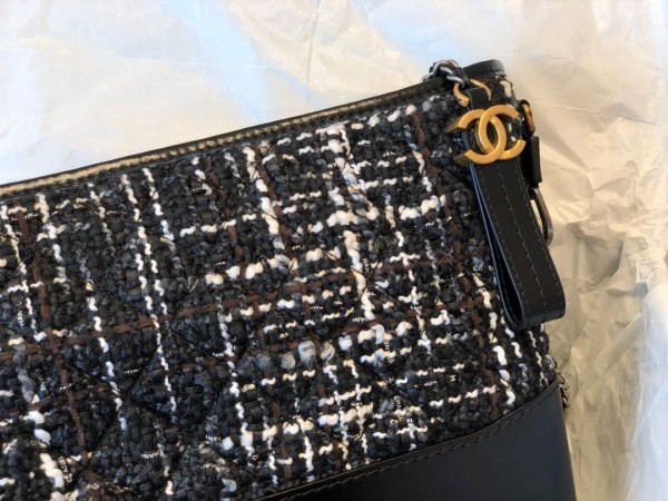 Handbag  Chanel 8022 size  28 cm