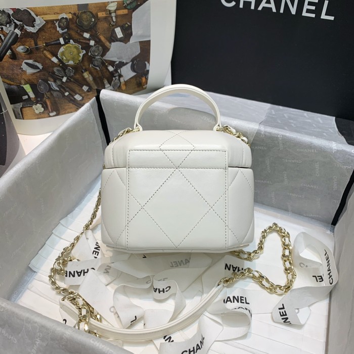 Handbag  Chanel AS2630 size 16.5 15.5 11.5 cm