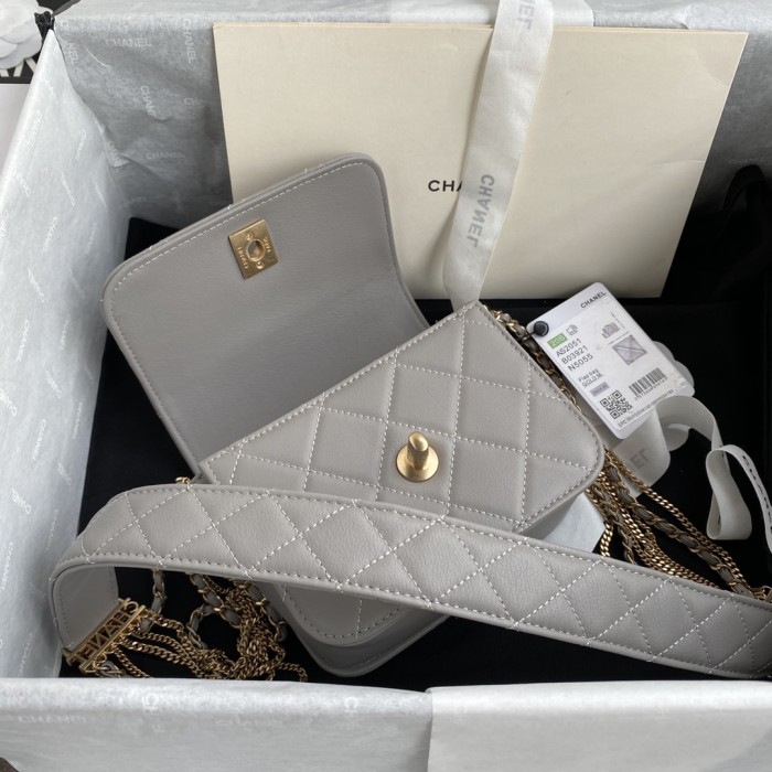  Handbag  Chanel  AS2051  size  12-15-6.5 cm