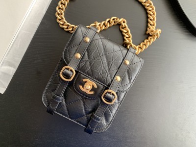  Handbag  Chanel  2695  size 17cmx14cmx4 cm