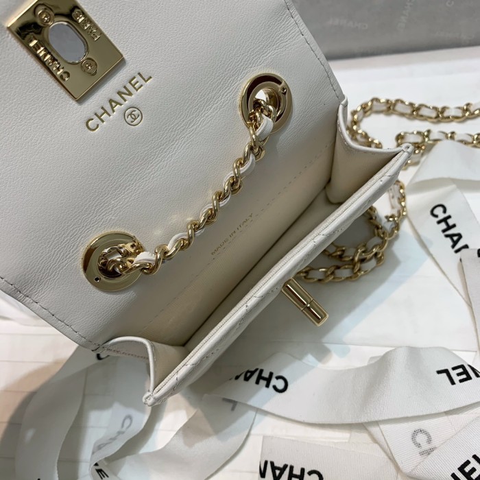  Handbag  Chanel 82768  size  12.5 2.5 9 cm