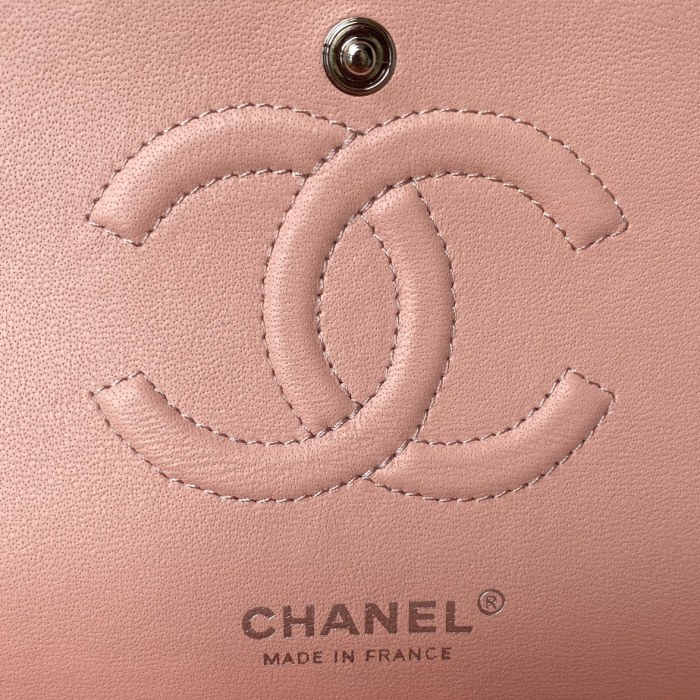  Handbag  Chanel A01112  size 15.5x25.5x6.5 cm
