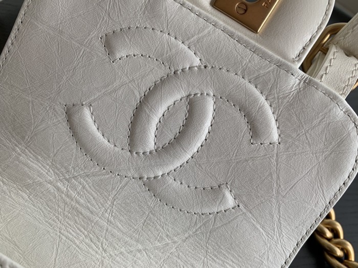  Handbag  Chanel  2695  size 17cmx14cmx4 cm