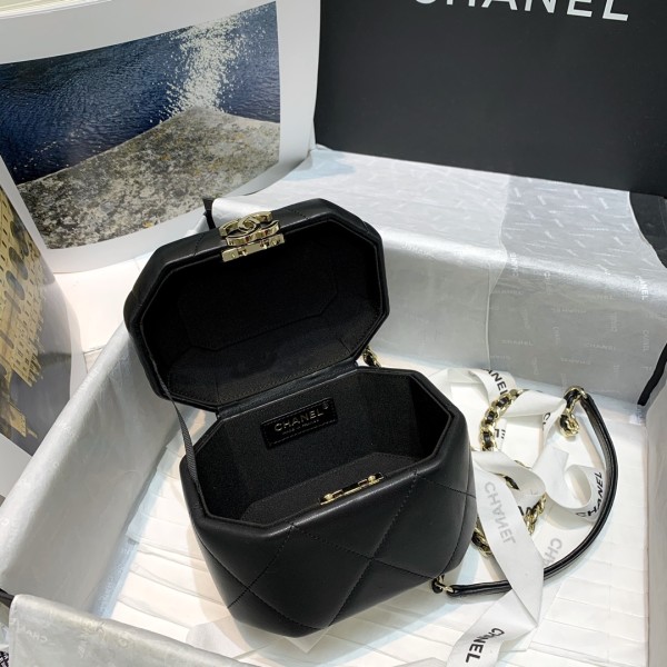 Handbag  Chanel AS2360 size 16.5 15.5 11.5 cm