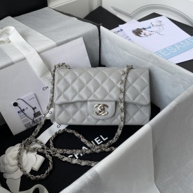  Handbag  Chanel  size 20 cm