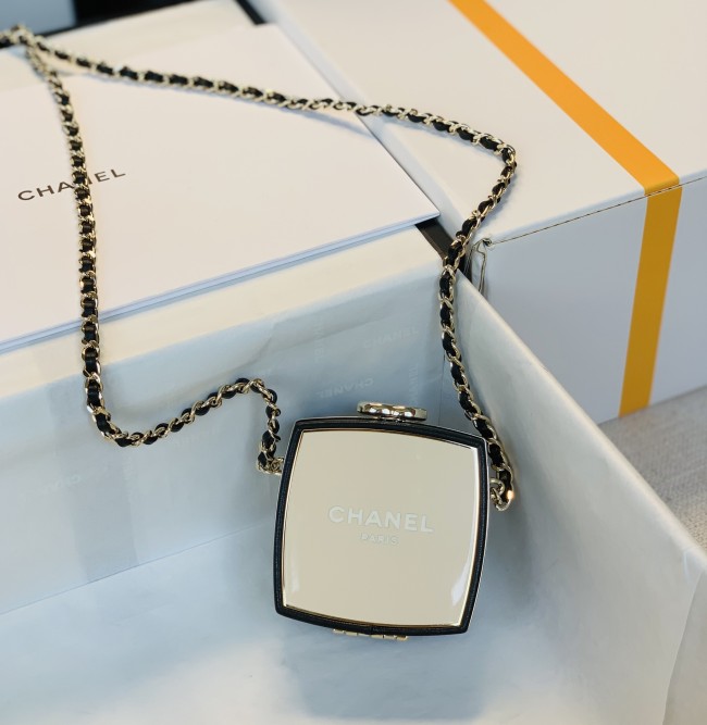  Handbag  Chanel  size  8*8*4  Cm 