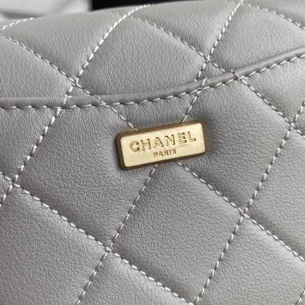 Handbag  Chanel  AS2051  size  12-15-6.5 cm