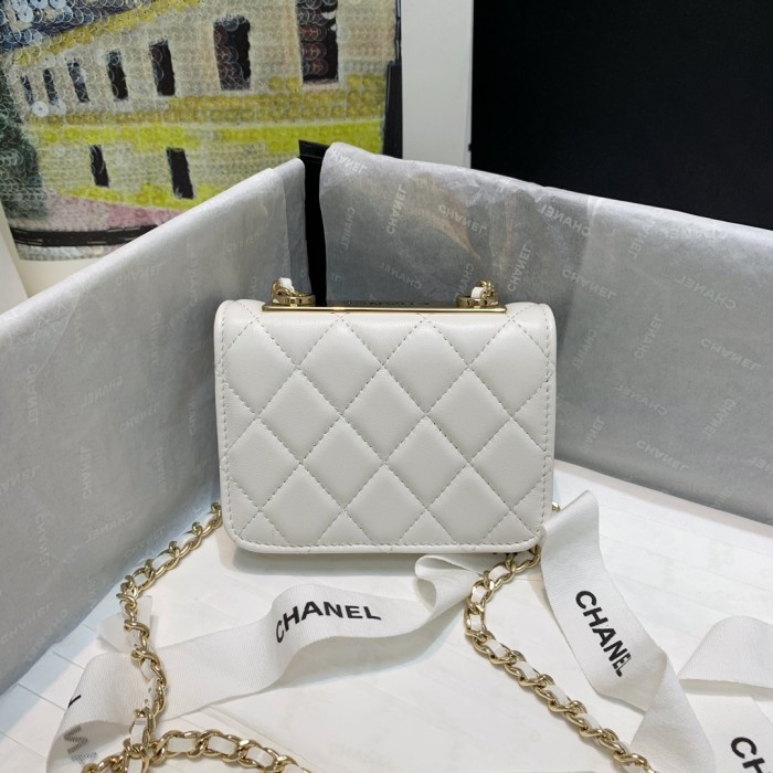  Handbag  Chanel 82768  size  12.5 2.5 9 cm