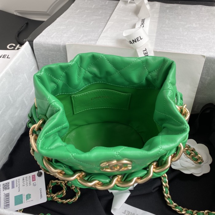  Handbag  Chanel AS2390  size  19*16*13 cm