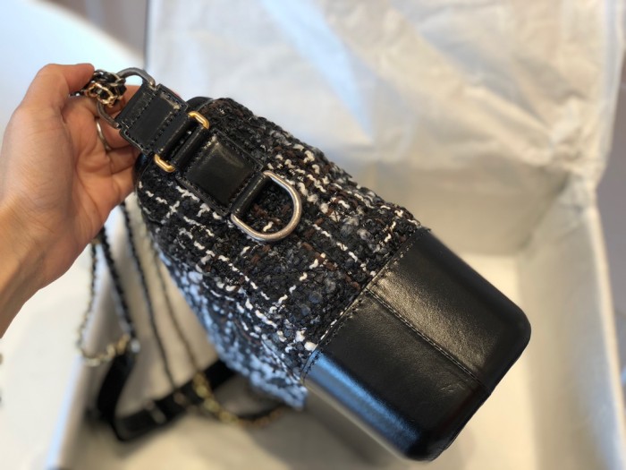  Handbag  Chanel 8022 size  28 cm