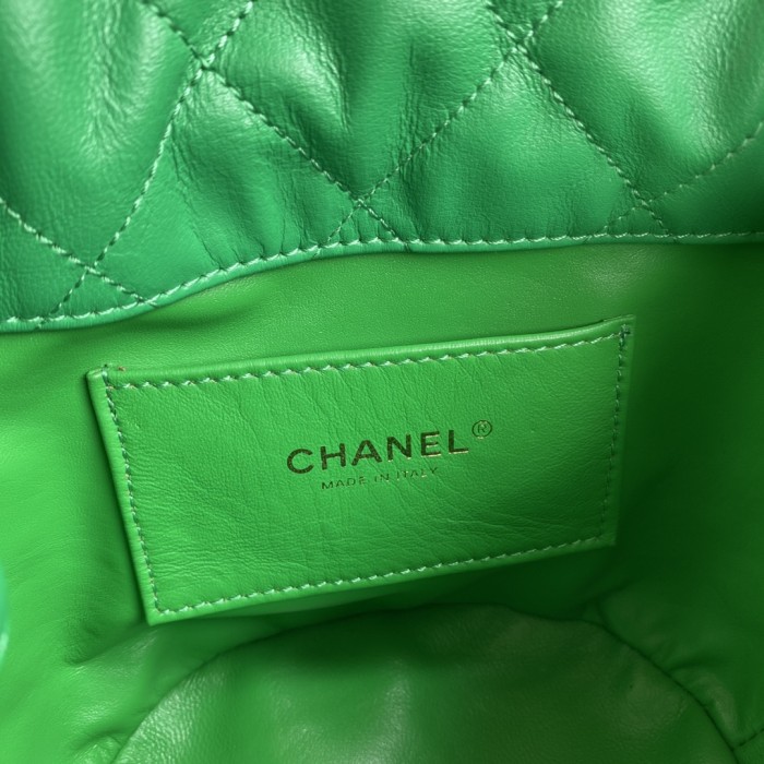  Handbag  Chanel AS2390  size  19*16*13 cm