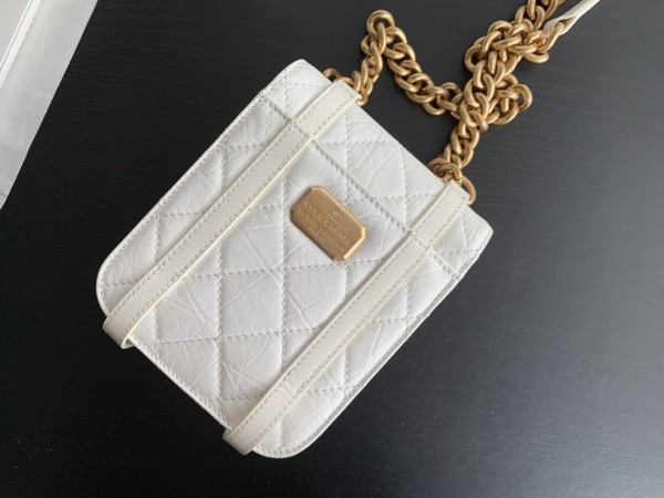  Handbag  Chanel  2695  size 17cmx14cmx4 cm