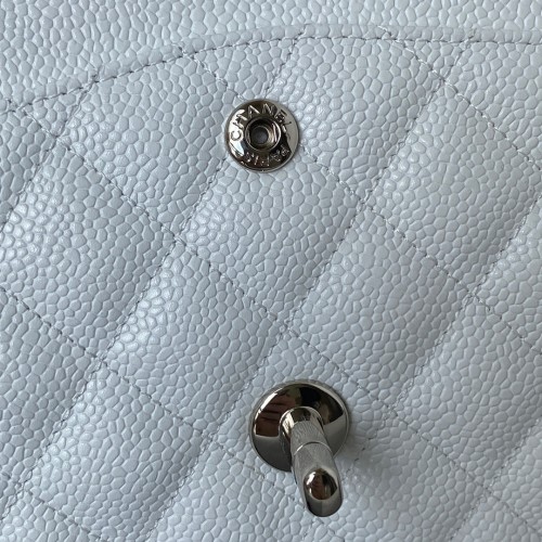  Handbag  Chanel A01112  size  15.5x25.5x6.5 cm