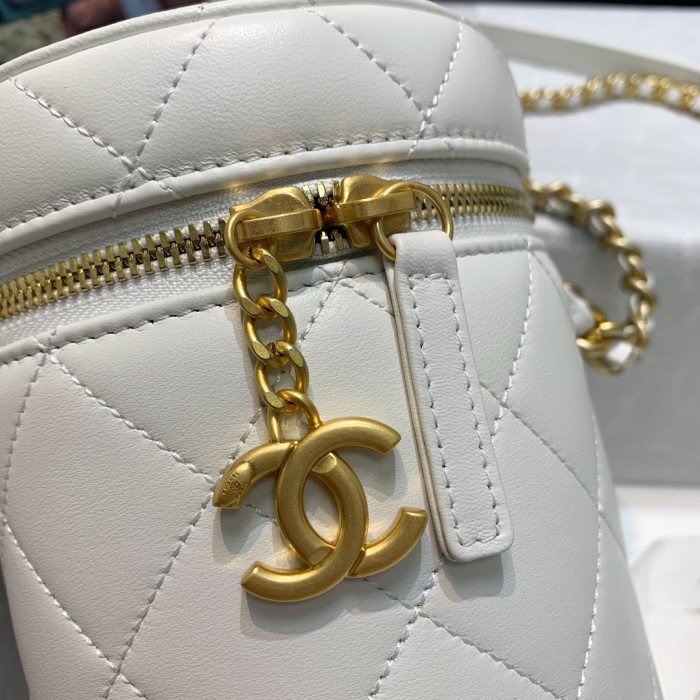  Handbag  Chanel  AS2735  size 17 12 12 cm