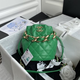  Handbag  Chanel AS2390  size  19*16*13 cm