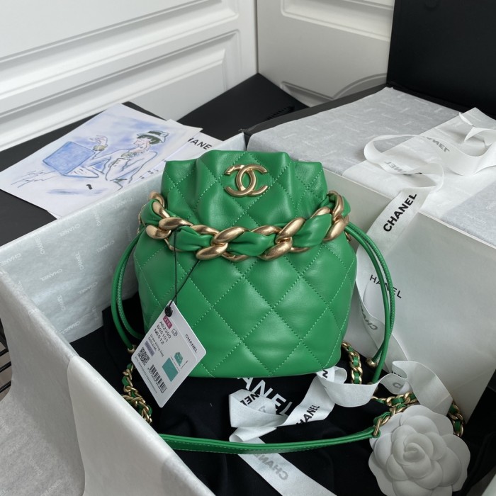  Handbag  Chanel AS2390  size  19*16*13 cm