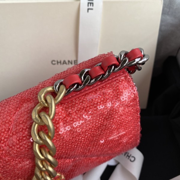  Handbag Chanel  size 19 cm