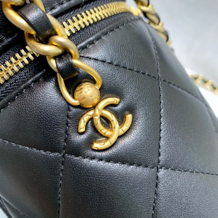  Handbag  Chanel AS2735  size  17 12 12 cm