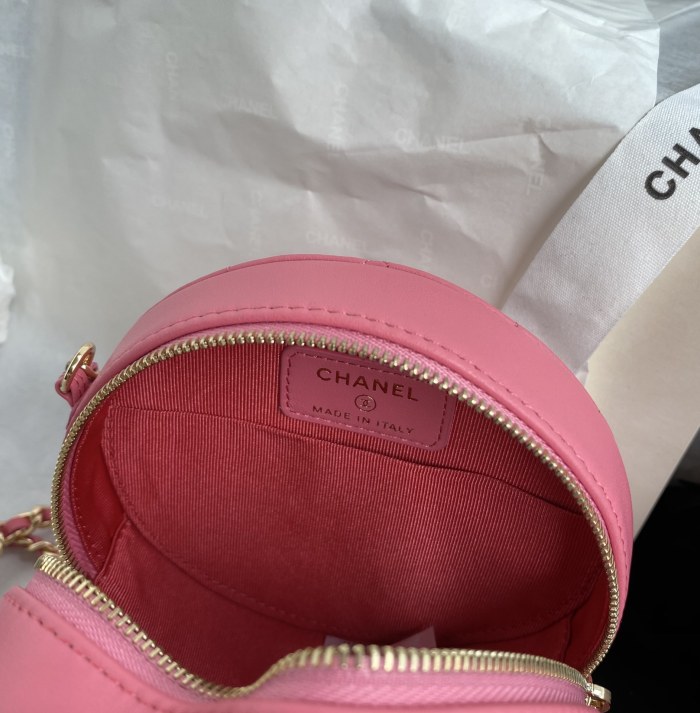  Handbag  Chanel  size 12x12x4.5 cm