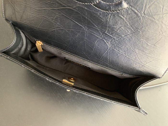  Handbag  Chanel 2696 size  25cmx17cmx8 cm