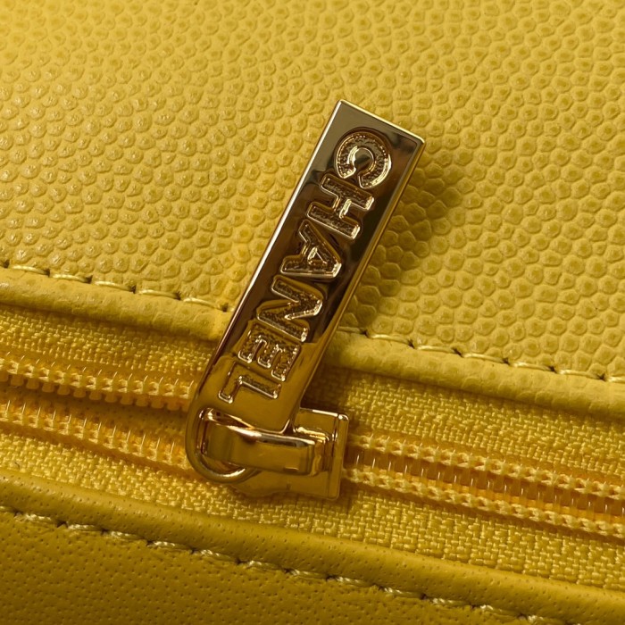  Handbag  Chanel  size  17 cm