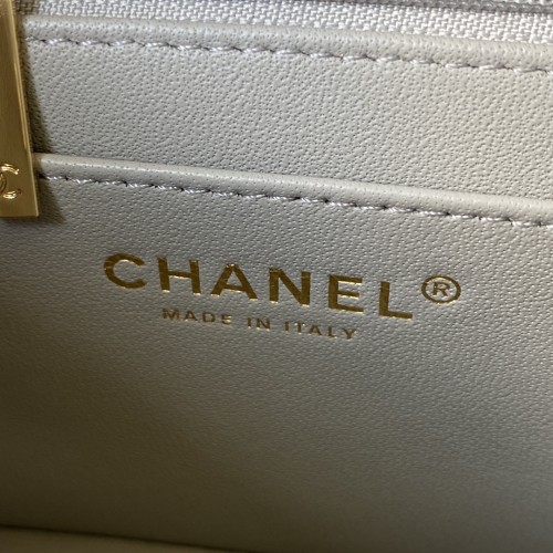  Handbag  Chanel  size  17 cm