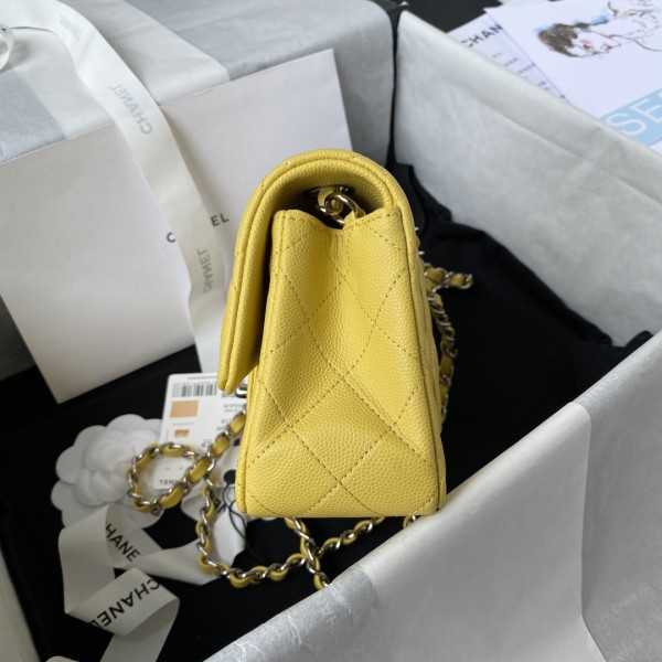  Handbag  Chanel  size 20 cm