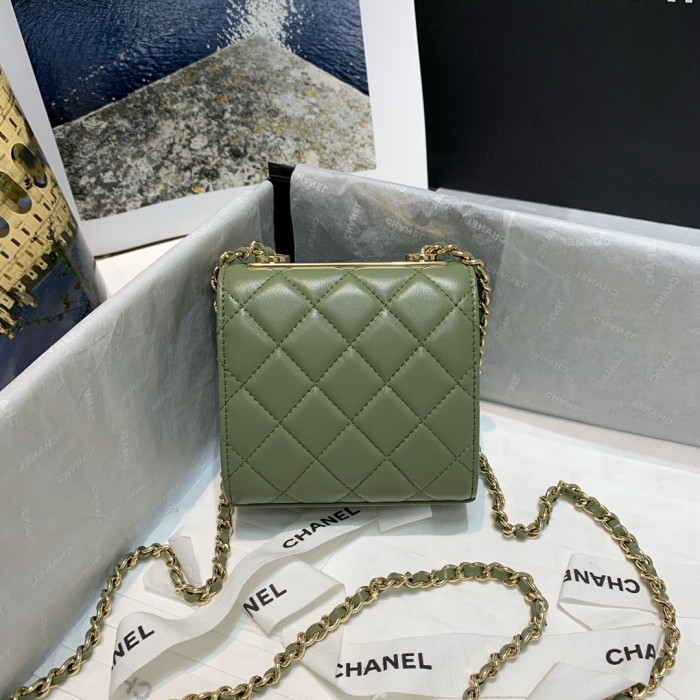  Handbag   Chanel 82769  size 11 11 5 cm