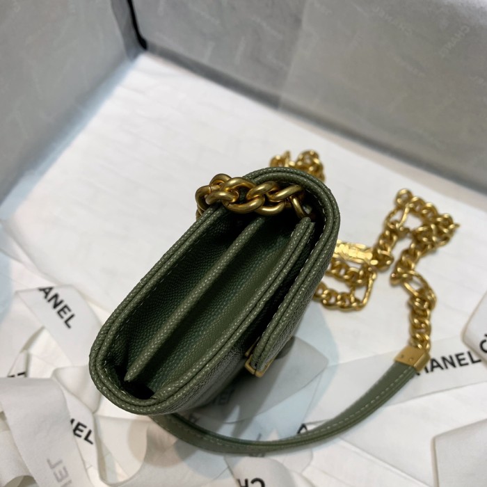  Handbag  Chanel 81156 size  12 9 2.5 cm 