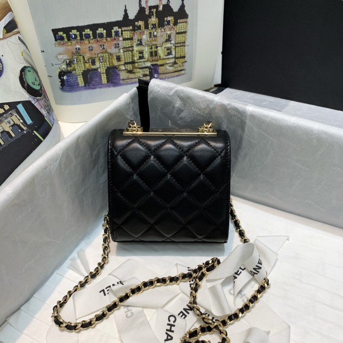  Handbag  Chanel  82769  size  11 11 5 cm
