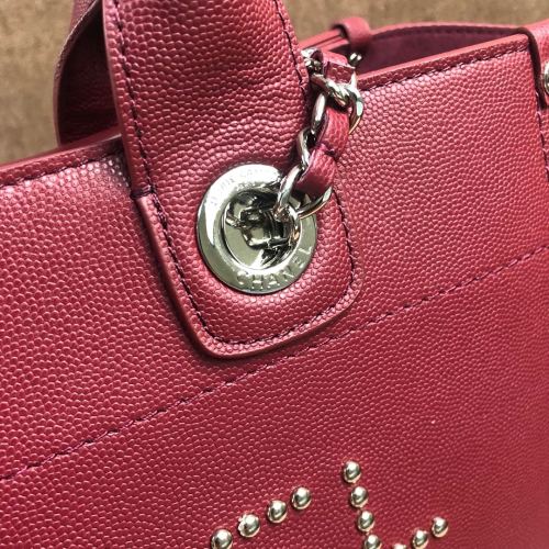  Handbag  Chanel  size 33 cm