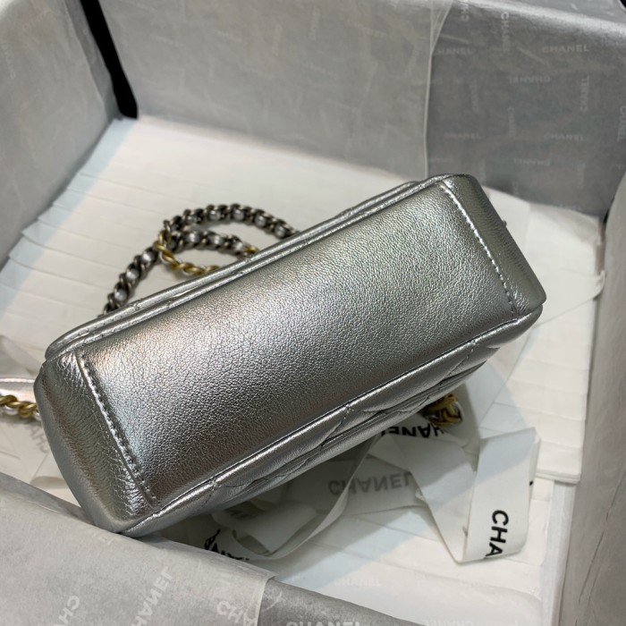  Handbag  Chanel  AS2733 size  17 12.5 5 cm