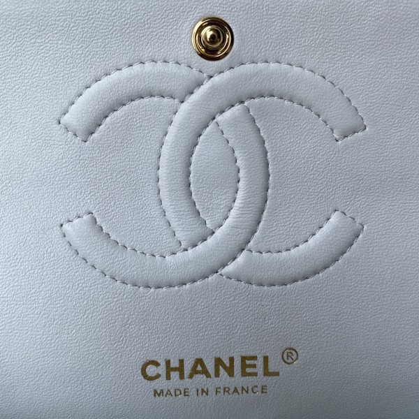  Handbag  Chanel A01112  size  15.5x25.5x6.5 cm