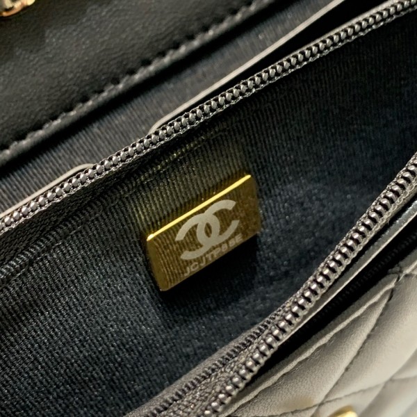  Handbag  Chanel 88633  size  19 cm