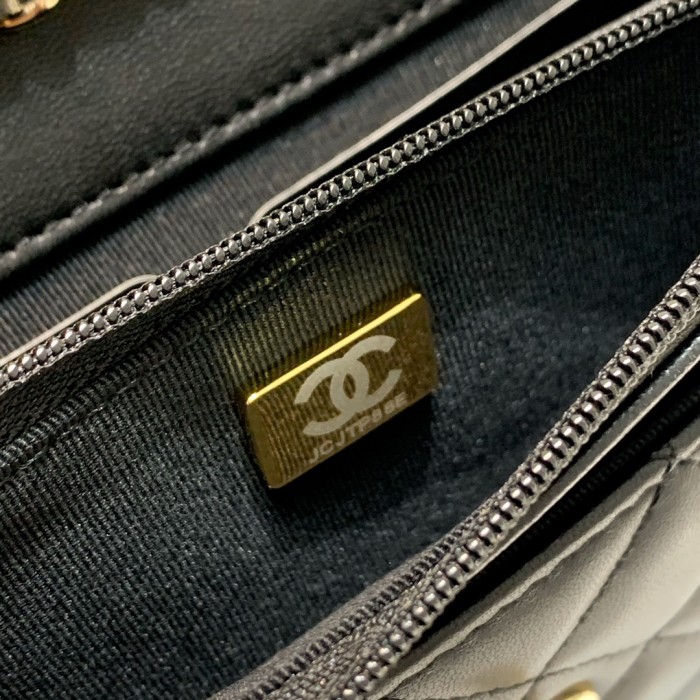  Handbag  Chanel 88633  size  19 cm