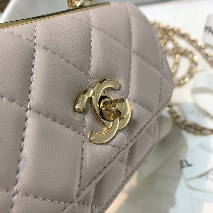  Handbag  Chanel 82768  size  12.5 2.5 9 cm